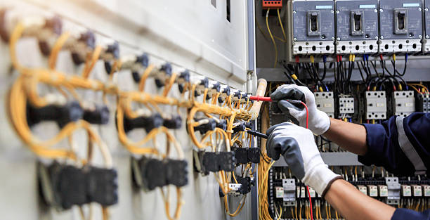 Professional Electrician technician working in Nemaha County County, NE